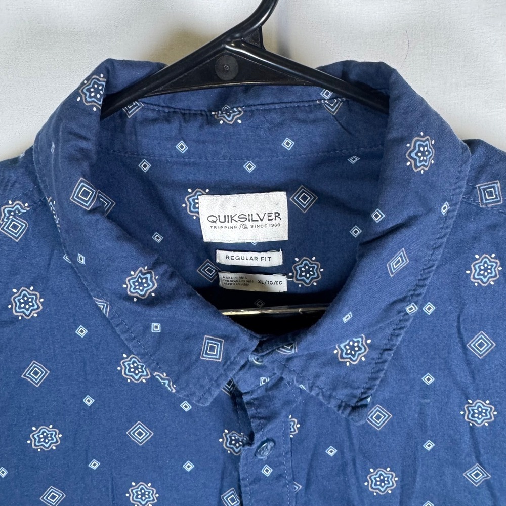 Quiksilver Button Down Shirt Mens XL Blue Medallion Print Short Sleeve AOP - Picture 4 of 11